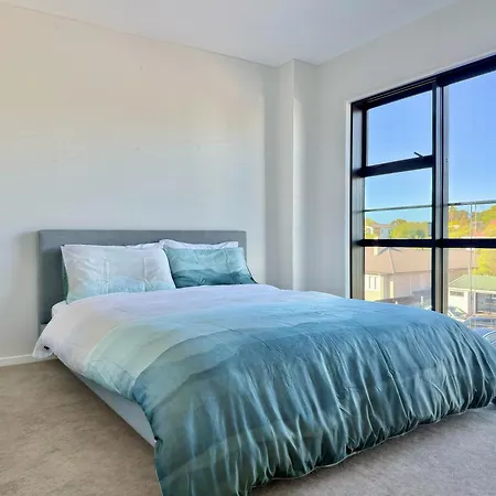 Lake Quarter Apartment